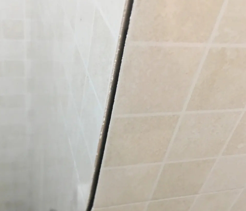 江川瓷砖空鼓维修公司分享阳台瓷砖脱落的修复过程可以分为以下几个步骤