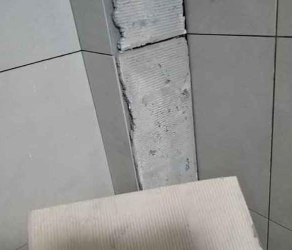 江川瓷砖空鼓维修公司分享下厨房瓷砖脱落的补救措施。